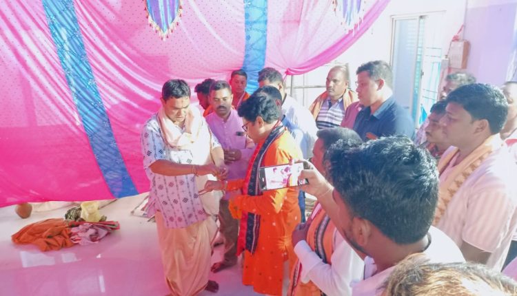 ସ୍ୱାସ୍ଥ୍ୟ ଓ ପରିବାର କଲ୍ୟାଣ ମନ୍ତ୍ରୀଙ୍କ କୁଟାସିଂହା ଦୁର୍ଗା ପୂଜା ପରିଦର୍ଶନ : ଗାଁର ବିକାଶ ଉପରେ ଆଲୋଚନା