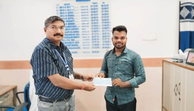 'ଗୁଡ୍ ସାମରିଟାନ' ଭାବେ ଯୁବ ସମାଜସେବୀ ଅଶ୍ଵିନୀ ଦାସ ସମ୍ମାନିତ