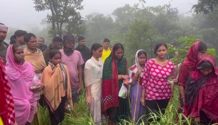 ଗନ୍ଧମାର୍ଦ୍ଦନ ପର୍ବତରେ ଫସିରହିଥିବା ୧୭ ତୀର୍ଥଯାତ୍ରୀ ୨୧ ଘଣ୍ଟା ପରେ ସୁରକ୍ଷିତ ଉଦ୍ଧାର