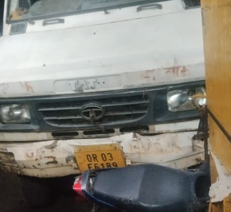 କଣ୍ଟାବାଞ୍ଜିରେ ଦୃତ ଗତିରେ ଆସି ଗ୍ୟାରେଜକୁ ପଶିଗଲା ୪୦୭ ଗାଡ଼ି