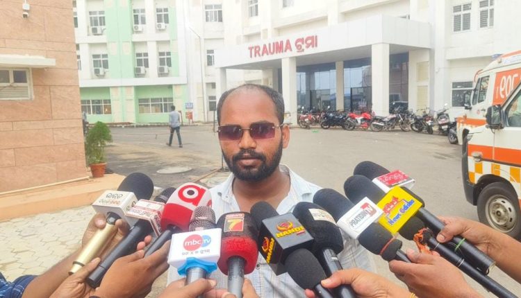 ଅନୈତିକ ପ୍ରେମ ସମ୍ପର୍କ : ଛୁରା ମାରିବାକୁ ଆସି ଛୁରା ମାଡ଼ରେ ମୃତ୍ୟୁ